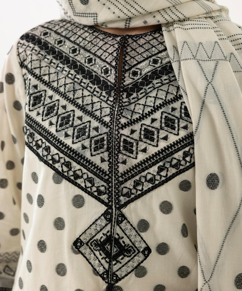 2 Piece - Embroidered Jacquard Suit