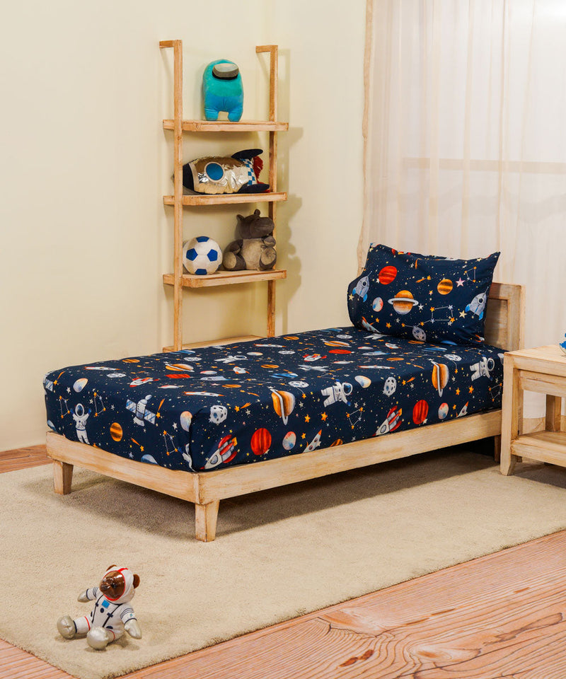 Astronaut in Space - Bed Sheet